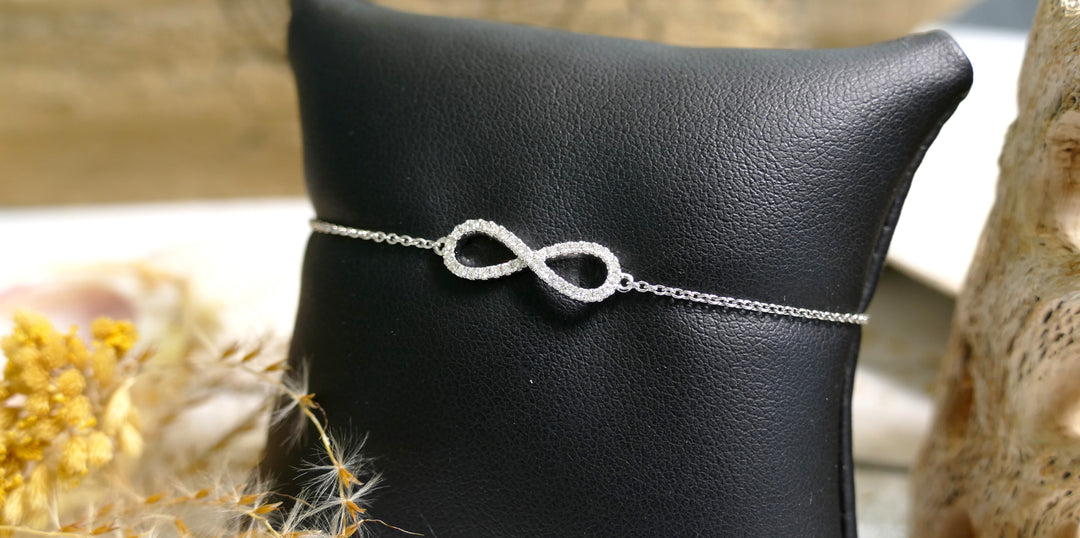 14k White Gold .14ct Diamond Infinity Bracelet