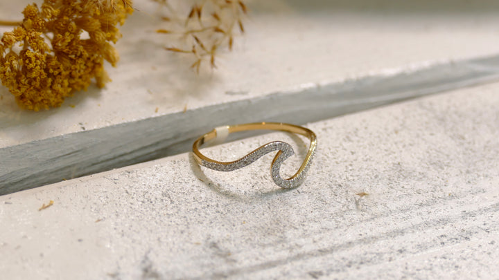 14k Yellow Gold Wave Ring (Size 6)