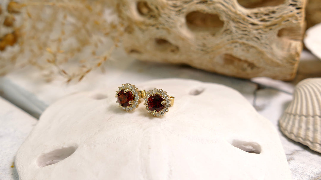 14k Yellow Gold Round .24ct Garnet Stud Earrings