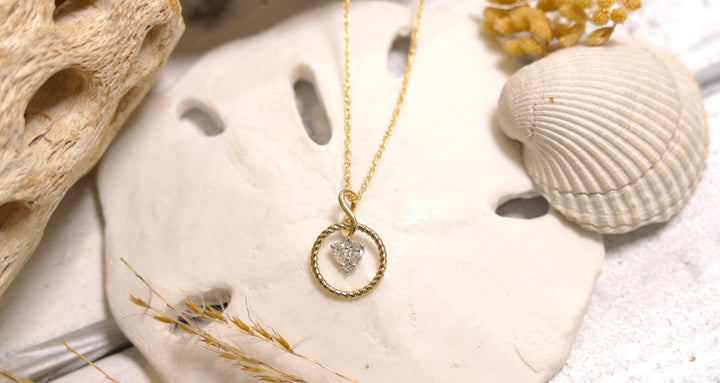 14k Yellow Gold Rope Circle/Center Heart Drop 0.21ct Diamond Necklace