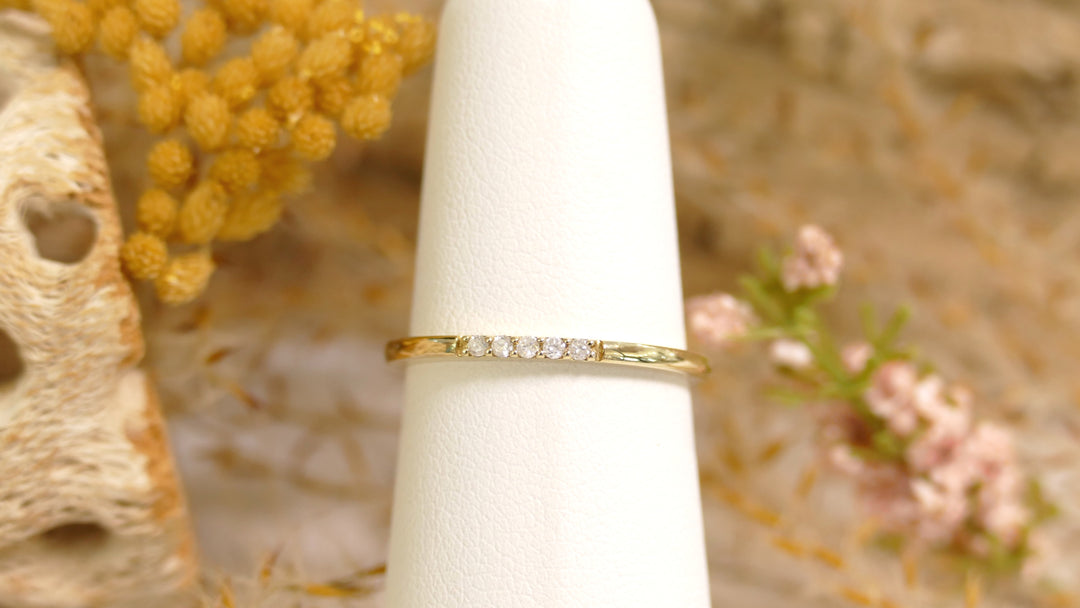 14k Yellow Gold 0.10ct Diamond Band Ring (Size 7)