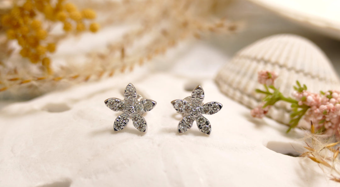 14k White Gold 0.50ctw Diamonds Flower Stud