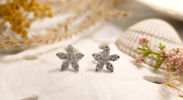 14k White Gold 0.50ctw Diamonds Flower Stud