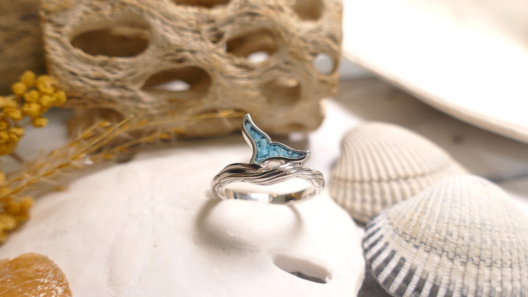 Dune - Sterling Silver - Curved Band Turquoise Whale Tail Ring (Size 8)