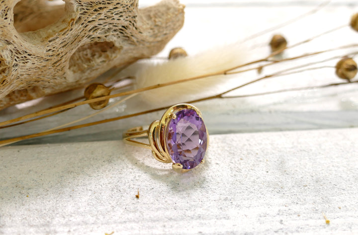 14k Yellow Gold Amethyst Oval Ring (Size 8)