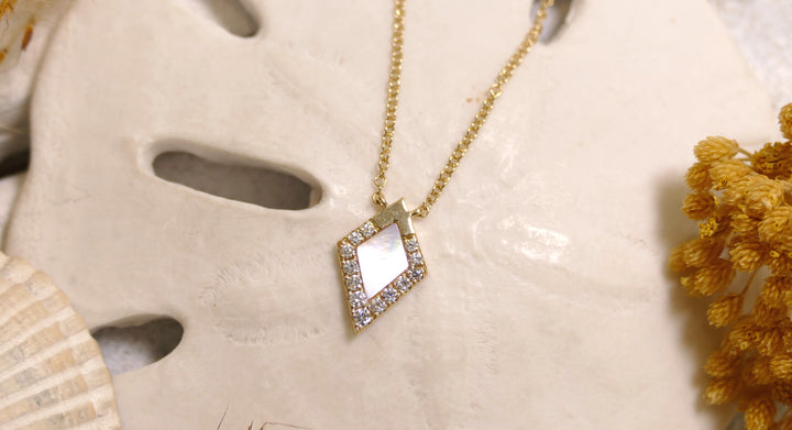14k Yellow Gold 0.26ct Mother of Pearl Tri Pendant