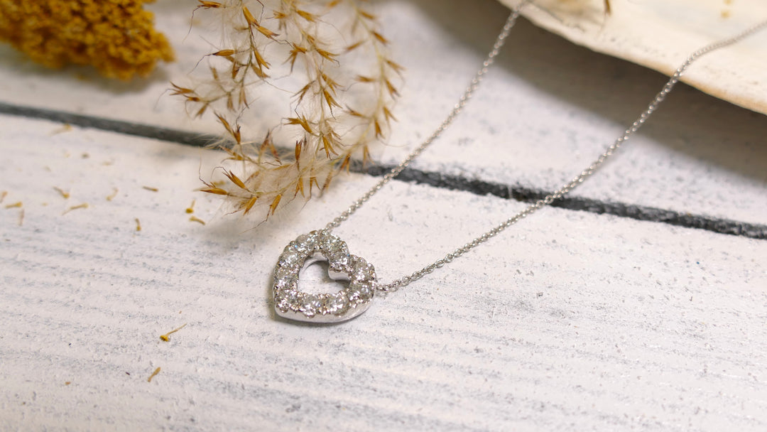 18k - White Gold 1.10ct Natural Diamond Heart Necklace