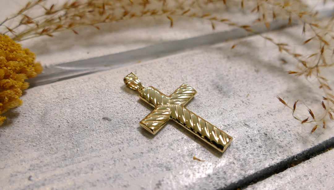 14k Yellow Gold Cross Lrg, Lined Pendant 6mm Bail (Chain not Included)