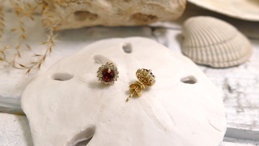 14k Yellow Gold Round .24ct Garnet Stud Earrings