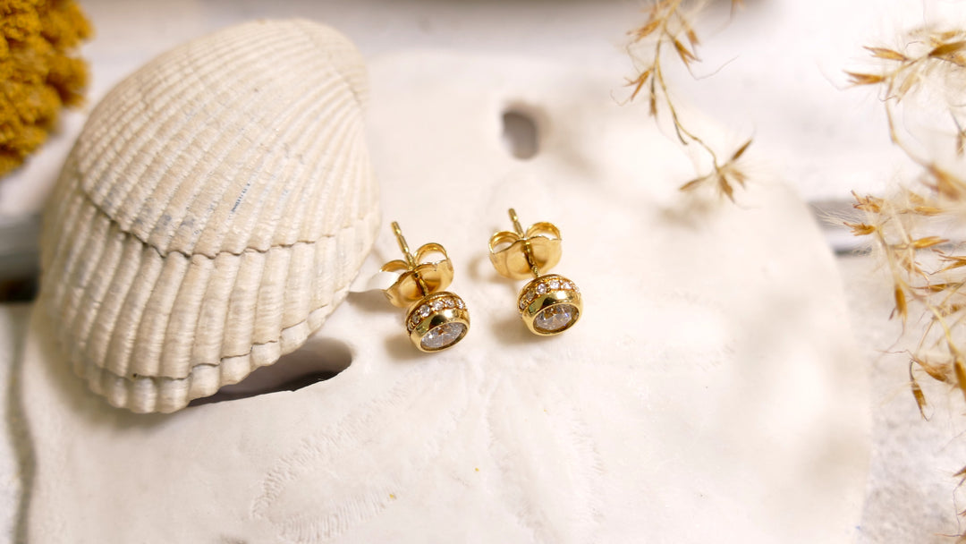 18k - Yellow Gold .60ct Round Natural Diamond Stud Earrings