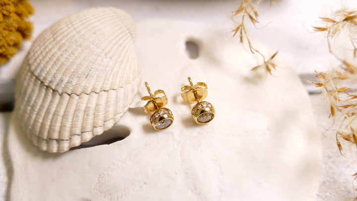 18k - Yellow Gold .60ct Round Natural Diamond Stud Earrings