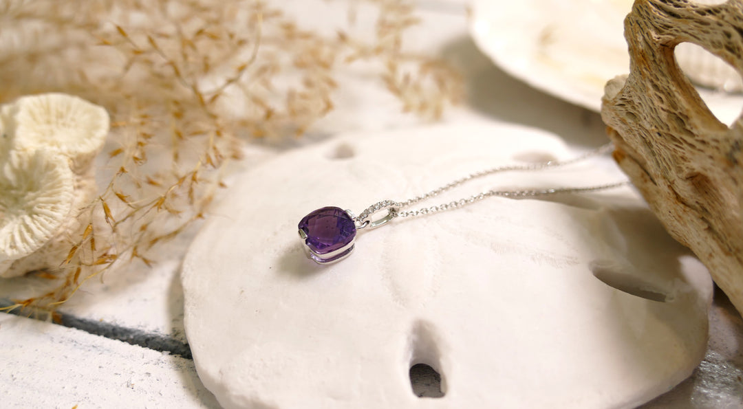 14k White Gold 1.5ct Amethyst Cushion Pendant