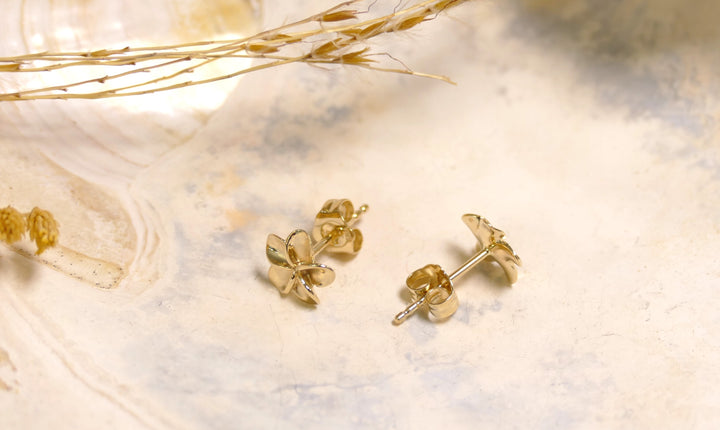 14k - Yellow Gold 8mm Flower Stud Earrings