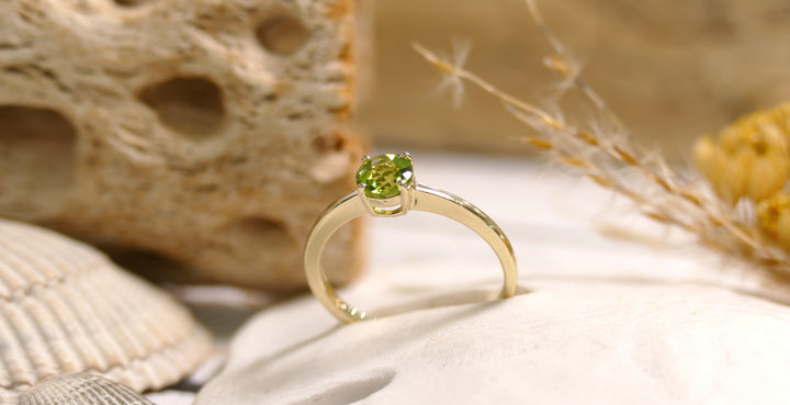 14k Yellow Gold Peridot Ring (Size 6.5)