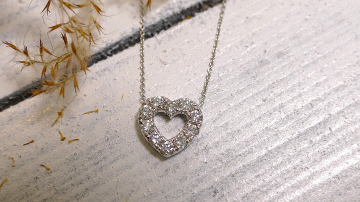 18k - White Gold 1.10ct Natural Diamond Heart Necklace
