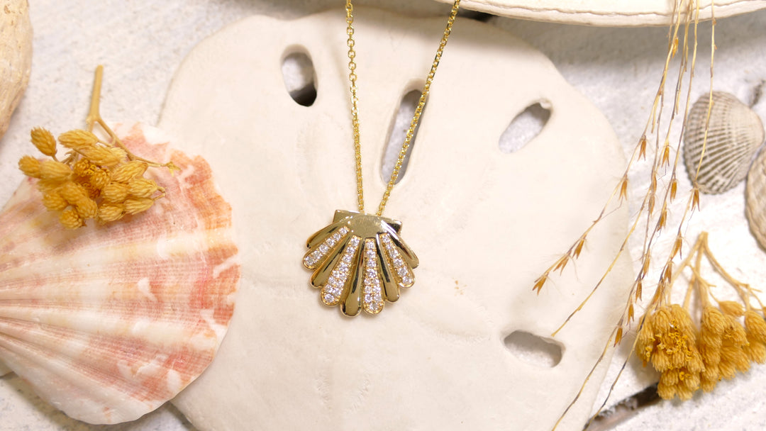 14k Yellow Gold Classic Shell .20ct Diamond Necklace