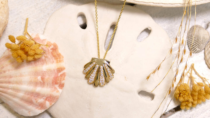14k Yellow Gold Classic Shell .20ct Diamond Necklace