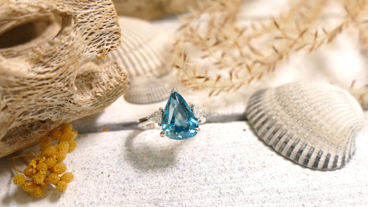 18k White Gold Blue Zircon Pear Ring (Size 7)