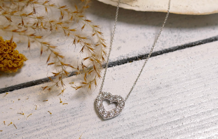 18k - White Gold 1.10ct Natural Diamond Heart Necklace