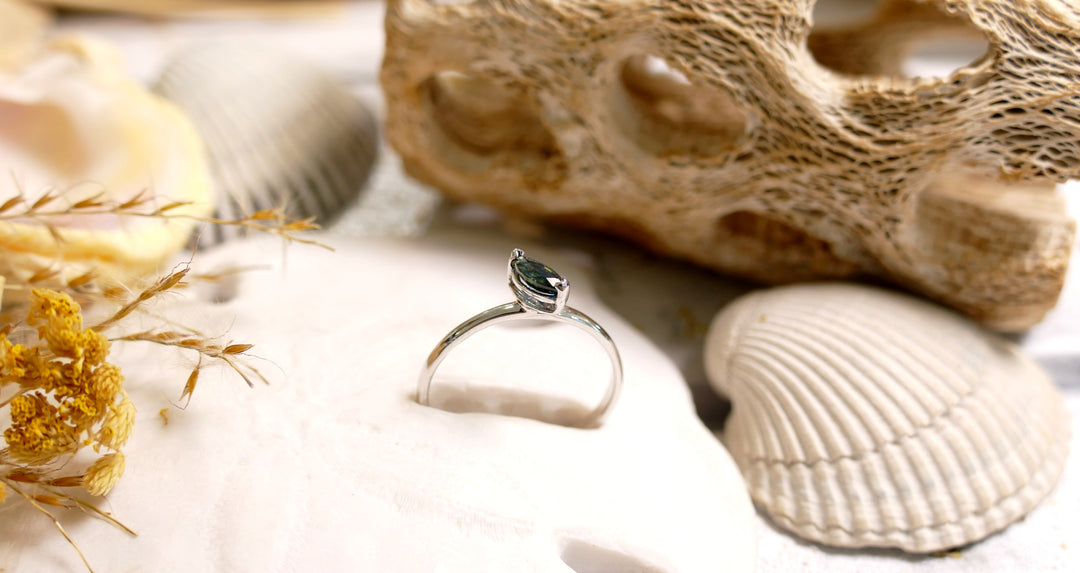14k White Gold London Blue Topaz Stackable Sideways Marquise Ring (Size 7)