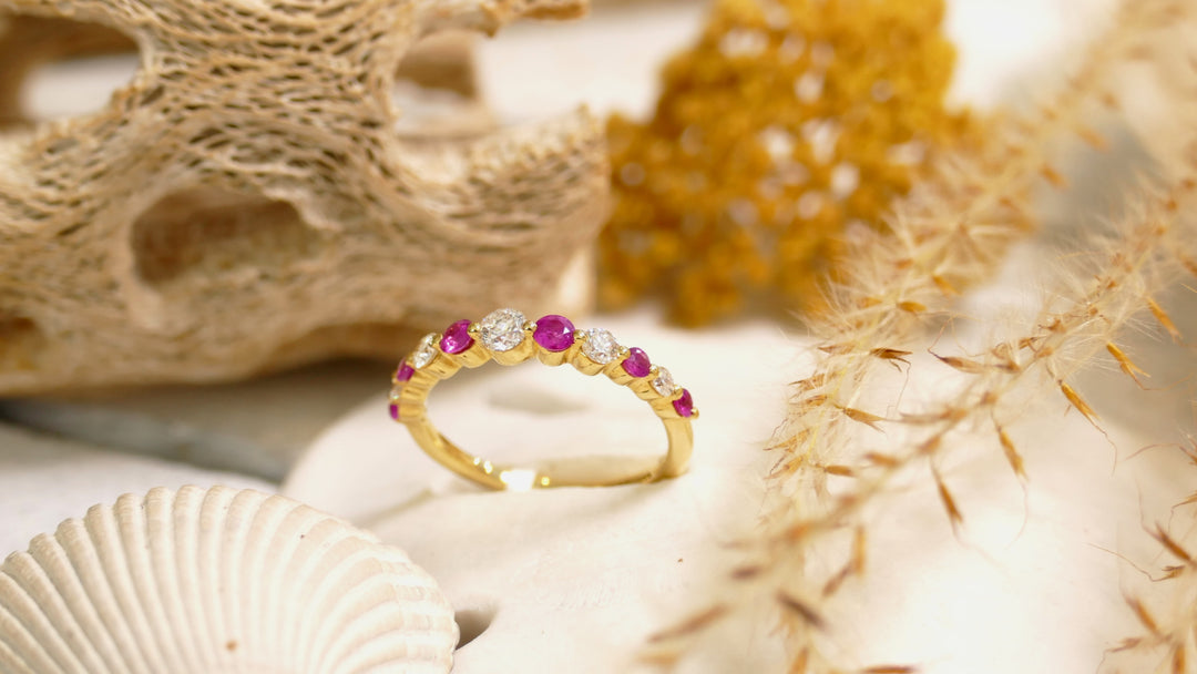 14k Yellow Gold Ruby 11 Gradient Stones Ring (Size 6.5)