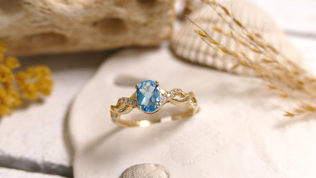 14k Yellow Gold Blue Topaz Oval Braided Band w/ Diamonds Ring (Size 6.5)