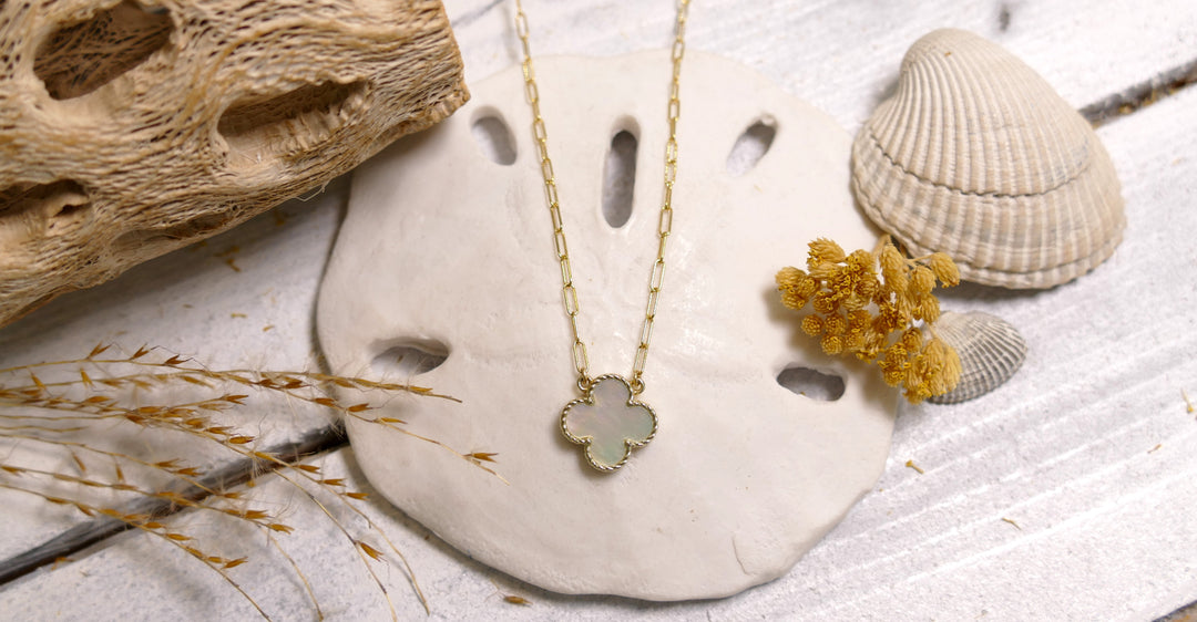 14k Yellow Gold Mother of Pearl - Clover - Necklace Paperclip Chain 18"