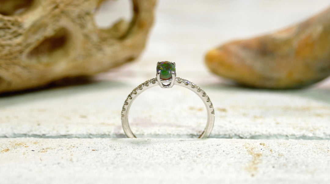 14k White Gold Green Opal & Diamonds Ring (Size 6 1/4)