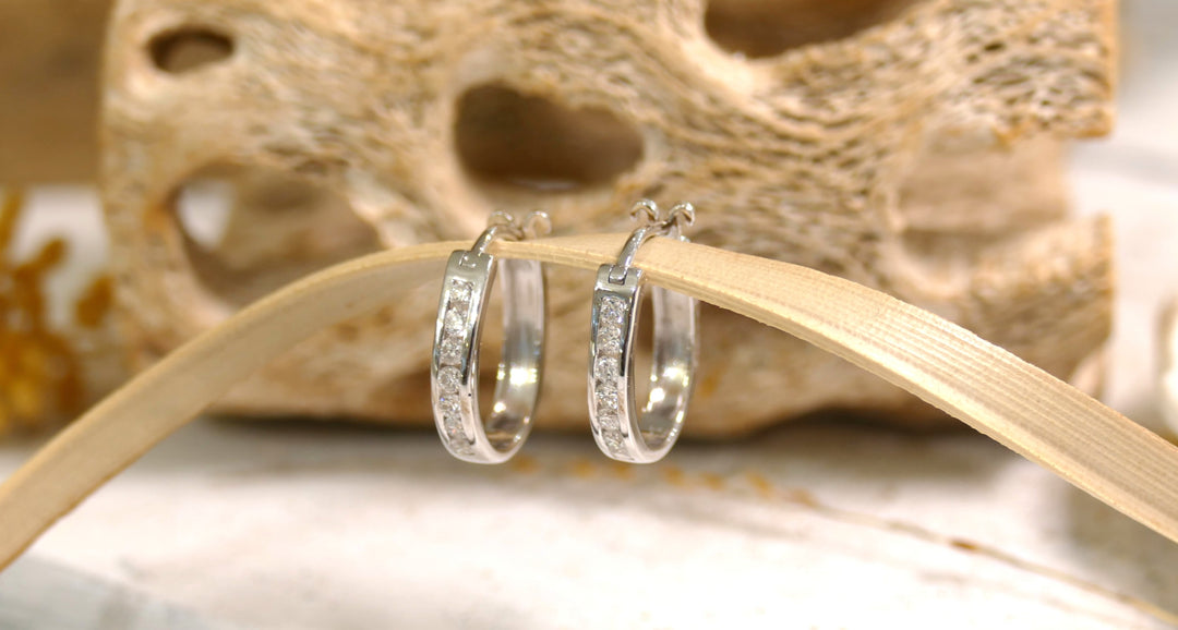 14k White Gold 0.33ct Diamonds Oval Huggie Channel Set