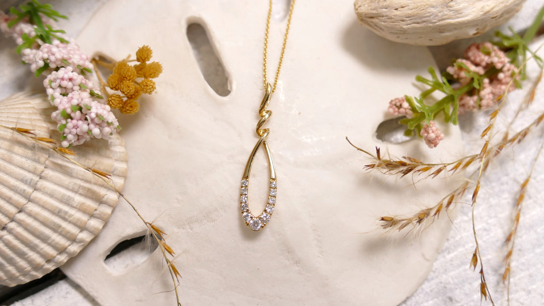 14k Yellow Gold Twisted Oval 0.15ct Diamond Necklace