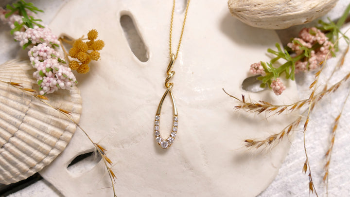 14k Yellow Gold Twisted Oval 0.15ct Diamond Necklace