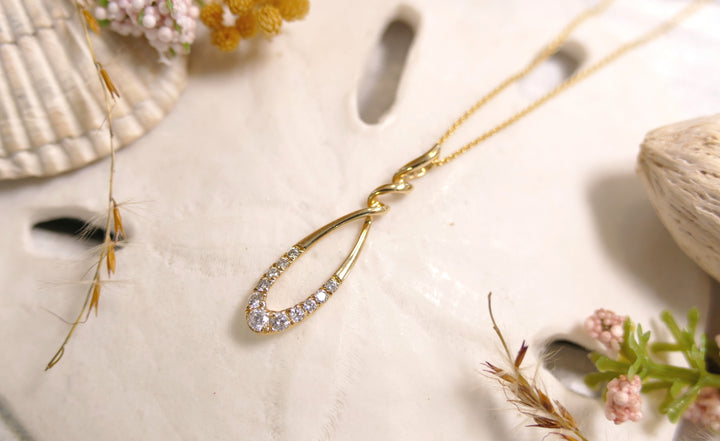 14k Yellow Gold Twisted Oval 0.15ct Diamond Necklace