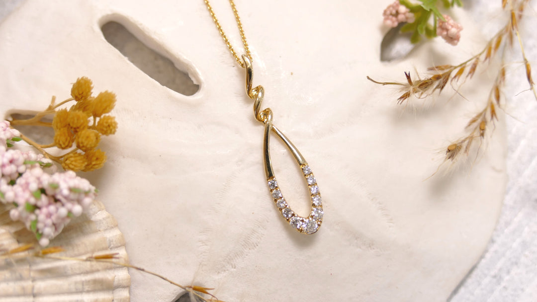 14k Yellow Gold Twisted Oval 0.15ct Diamond Necklace