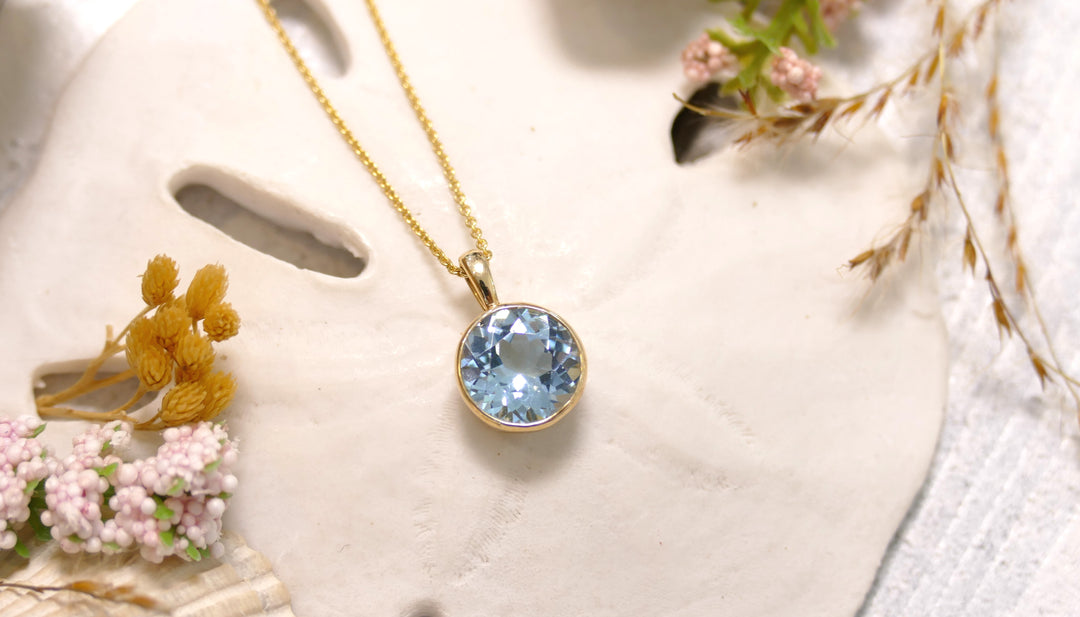 14k Yellow Gold Round Bezel 3ct London Blue Topaz Pendant