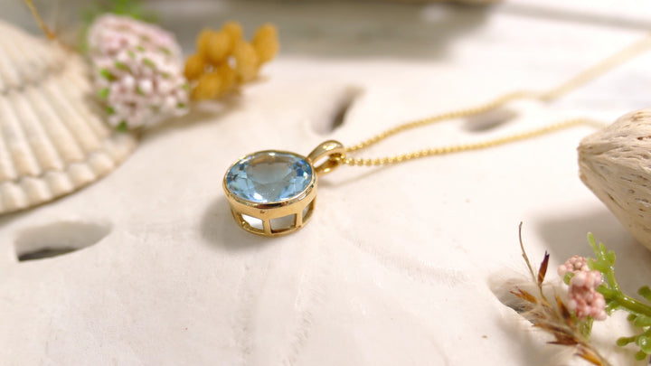 14k Yellow Gold Round Bezel 3ct London Blue Topaz Pendant