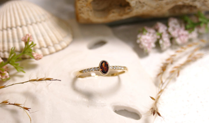 14k Yellow Gold Garnet + Side Set Diamonds 0.09ct Oval Ring (Size 7)