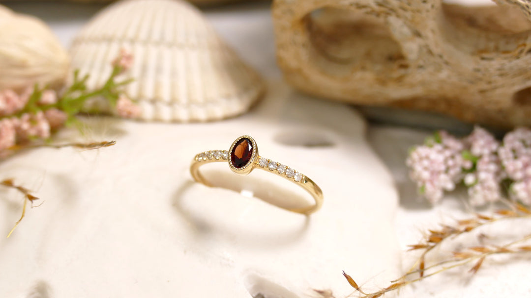 14k Yellow Gold Garnet + Side Set Diamonds 0.09ct Oval Ring (Size 7)