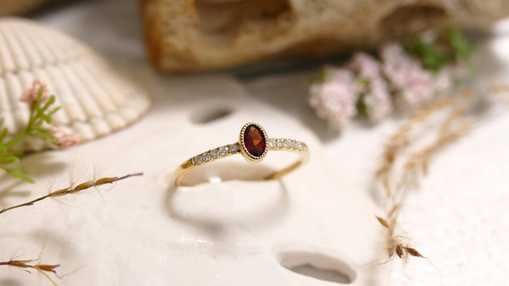 14k Yellow Gold Garnet + Side Set Diamonds 0.09ct Oval Ring (Size 7)