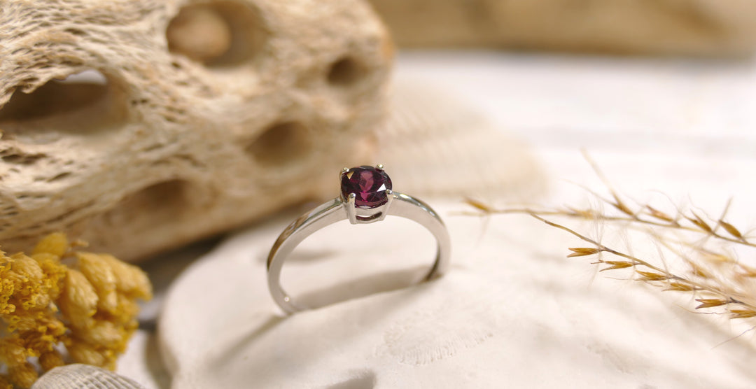 14k White Gold Solitaire Rhodolite Ring (Size 6.5)