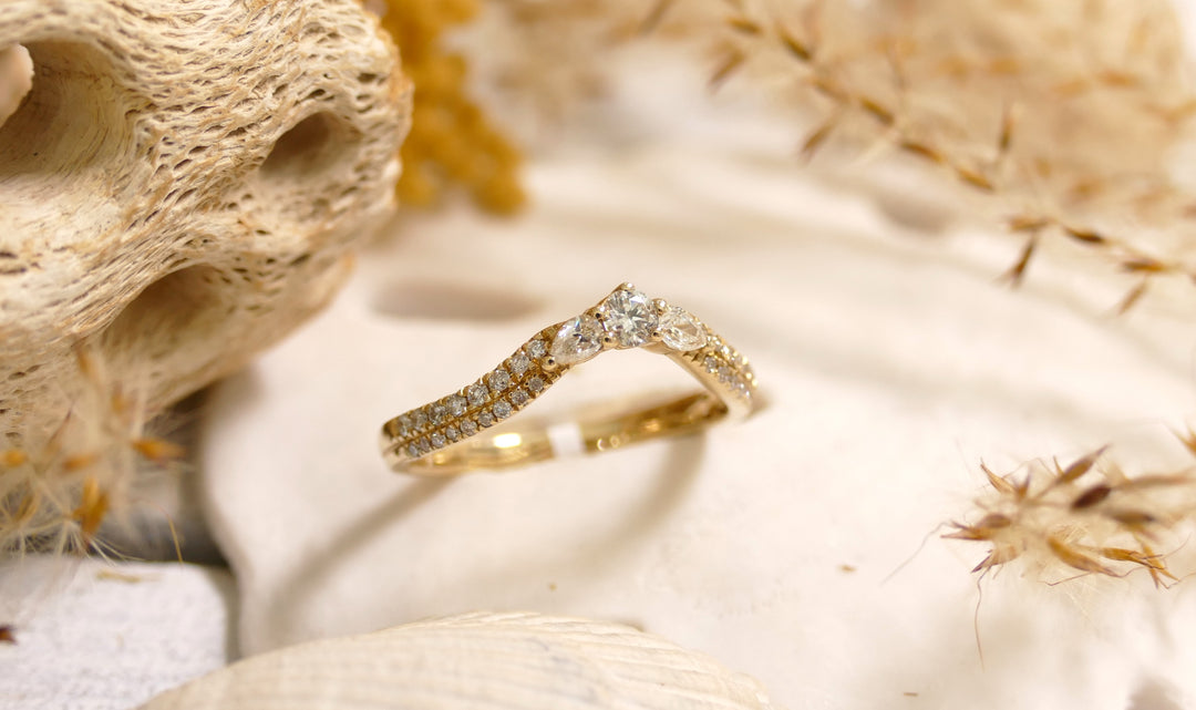 14k Yellow Gold 0.45ct Diamond Curve Ring (Size 7)