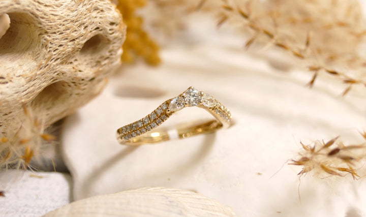 14k Yellow Gold 0.45ct Diamond Curve Ring (Size 7)