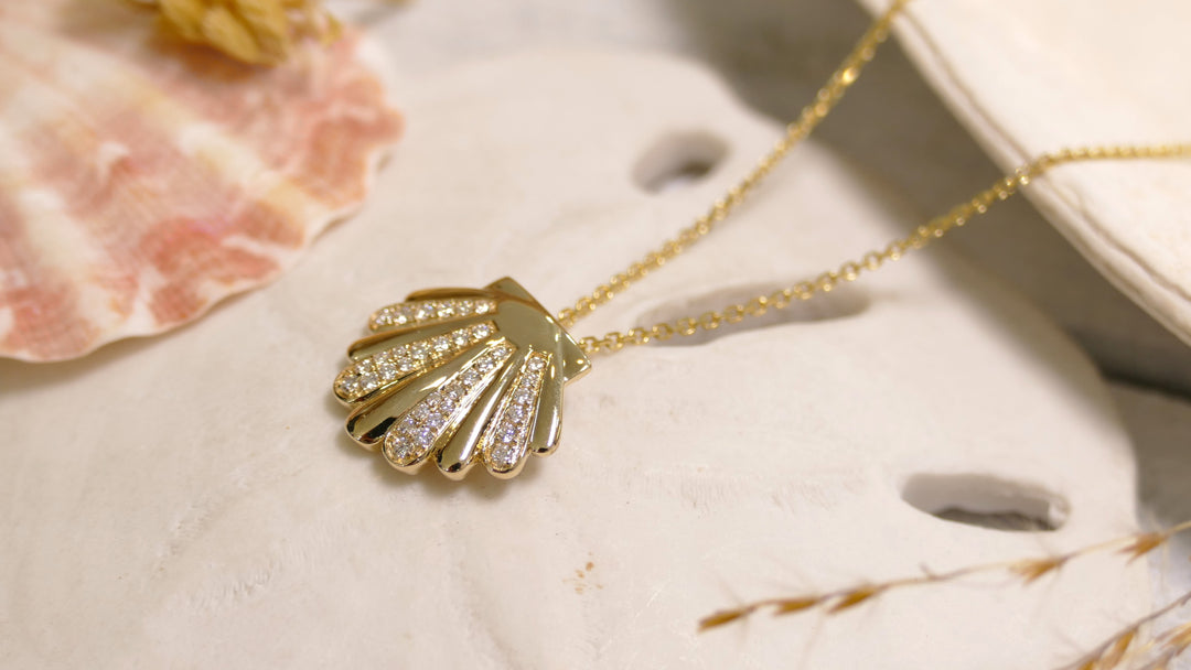 14k Yellow Gold Classic Shell .20ct Diamond Necklace