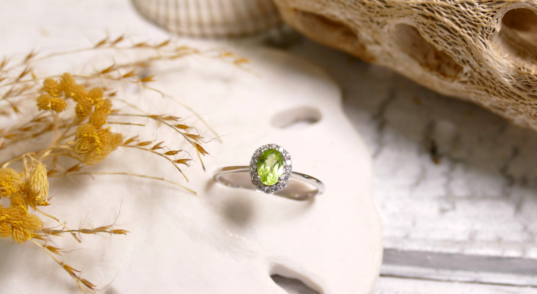 Sterling Silver - Silver Halo CZ Oval Peridot Ring (Size 7)