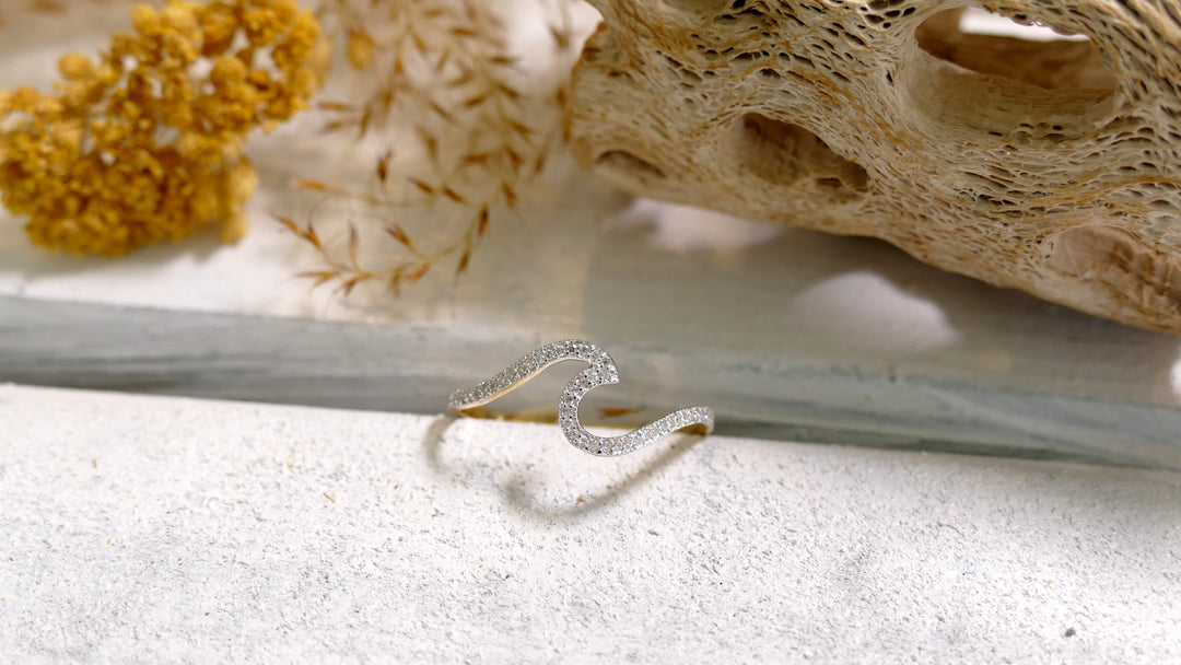14k Yellow Gold Wave Ring (Size 6)