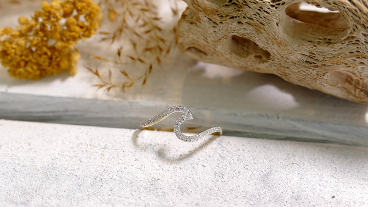 14k Yellow Gold Wave Ring (Size 6)