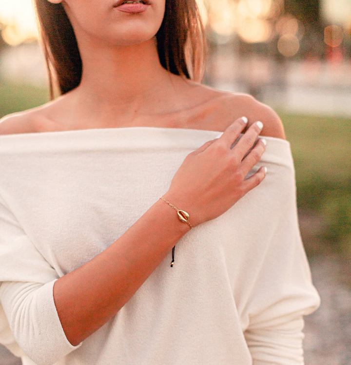Adriana Pappas - - 14K Gold Filled - Metallic - Cappuccino Cord Chain Shell Bracelet - Adjustable