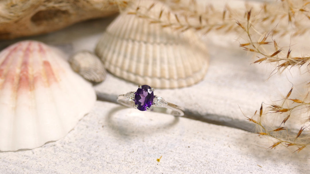 14k White Gold Amethyst 0.19ct Diamonds Oval (Size 7)