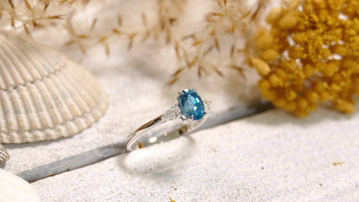 14k White Gold Blue Zircon 0.17ct Diamonds Oval (Size 7)