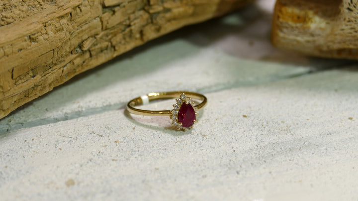 14k Yellow Gold Ruby Pear Ring (Size 6.5)