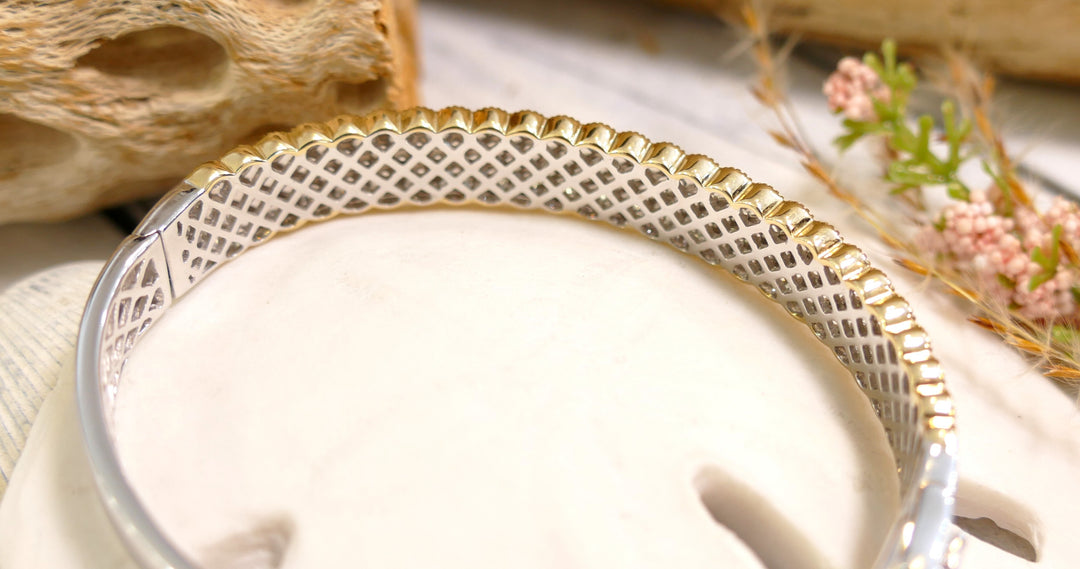 14k Two Tone Scallop Shell Edge 4.30ctw Diamond Bangle Bracelet